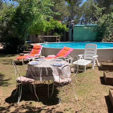 L Oasis Avec Piscine Les Angles (Gard)